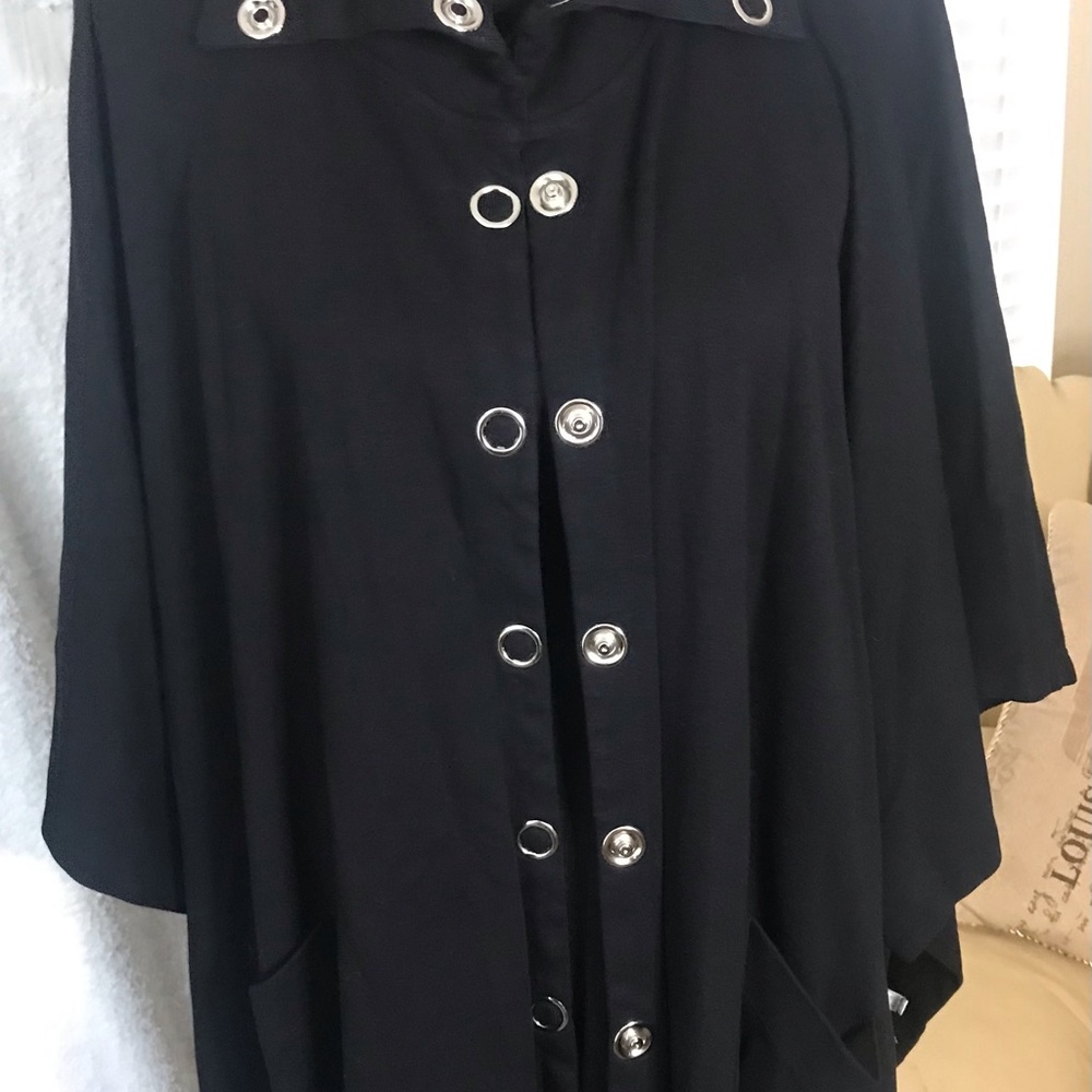 Barbara Lesser womens black knit snap front poncho style jacket. Size M.